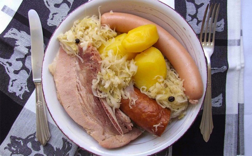 Cuisiner un boeuf à l'alsacienne avec sa choucroute à l'autocuiseur