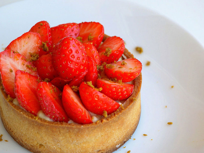 Réaliser une tarte maison aux fraises et à la pistache